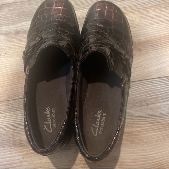 Clarks Bendable Loafers Alligator Patent Women's Slip On Shoes Brown Size 8M - Picture 5 of 6